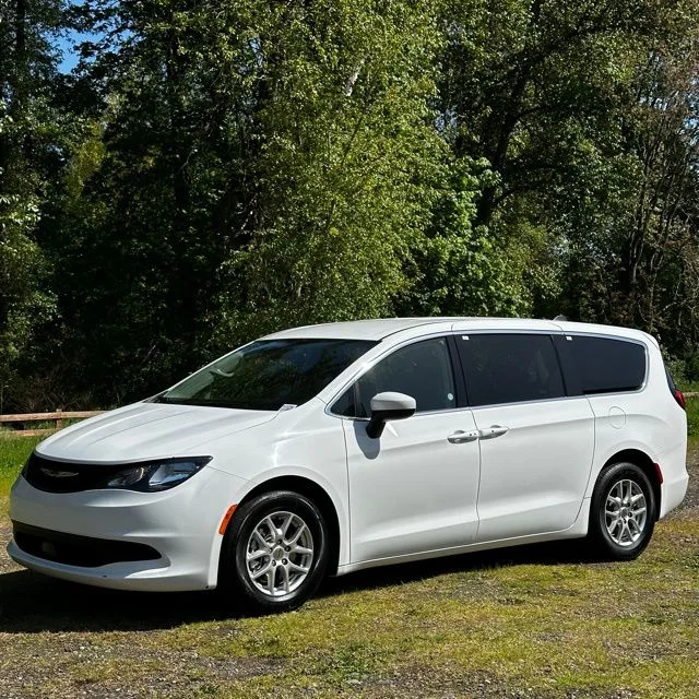 Used 2023 Bright White Clearcoat Chrysler LX image 7