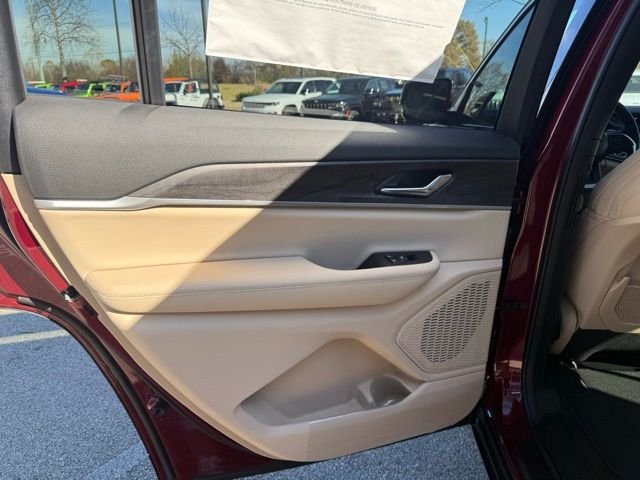 New 2025 Velvet Red Pearl-Coat Exterior Paint Jeep Limited image 26