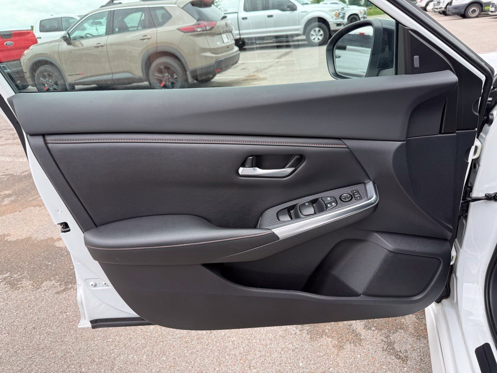 Used 2021 White Nissan SR image 8