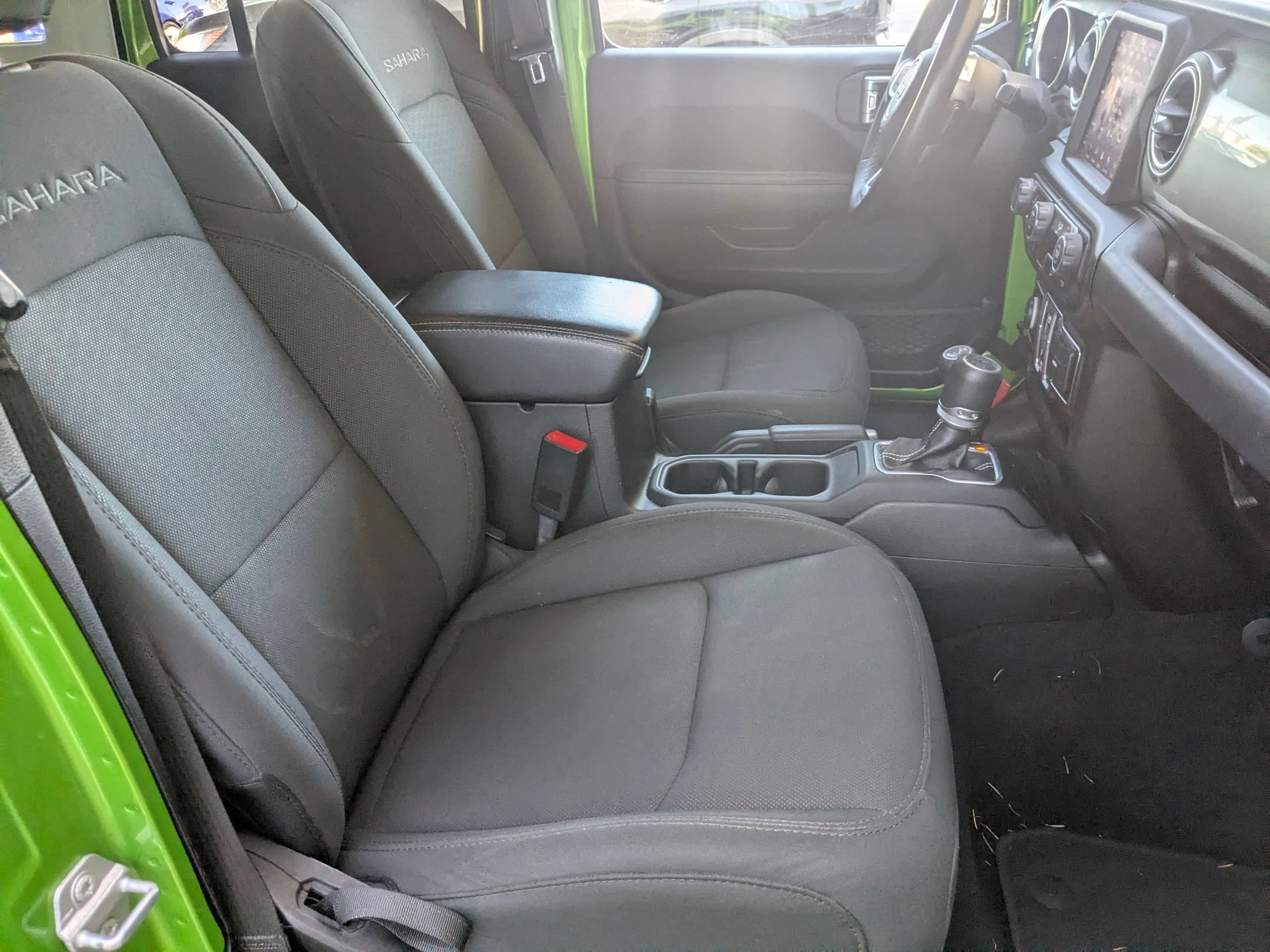 Certified Used 2019 Mojito! Clearcoat Jeep Sahara image 23