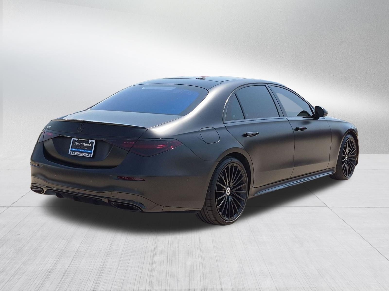 Used 2022 Black Mercedes-Benz 4MATIC® image 5
