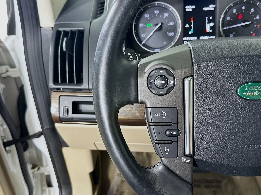 Used 2013 Fuji White Land Rover  image 13