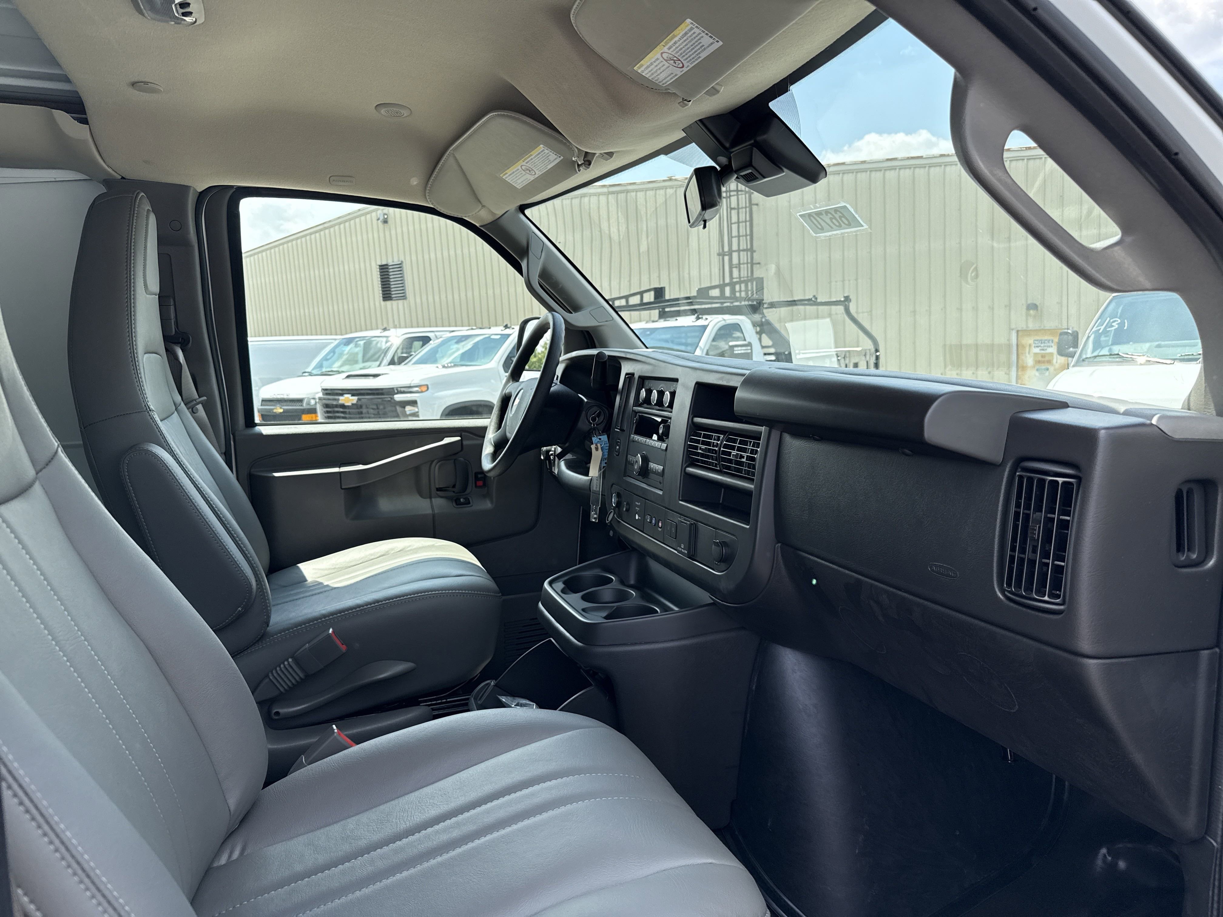 2025 Chevrolet Express Cargo Work Van - Photo 20