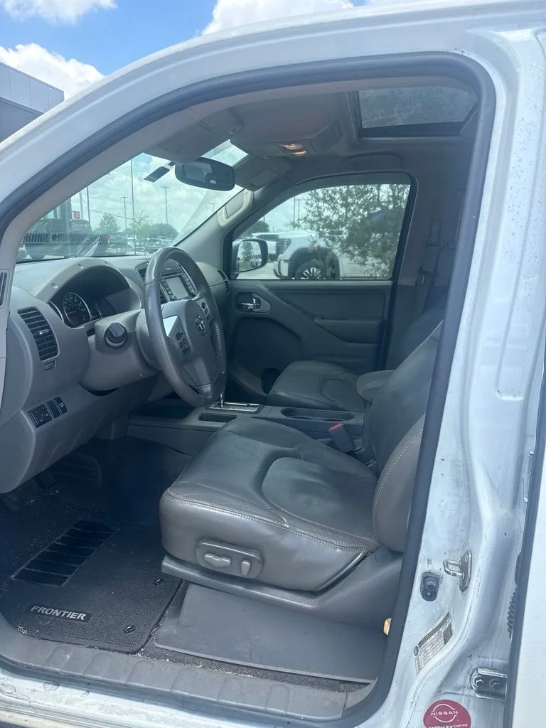 Used 2019 White Nissan SL image 6