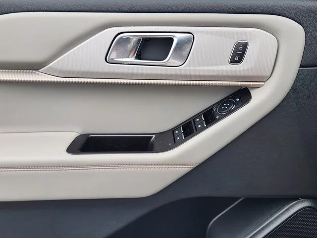 New 2026 Space White Metallic Ford Active image 23