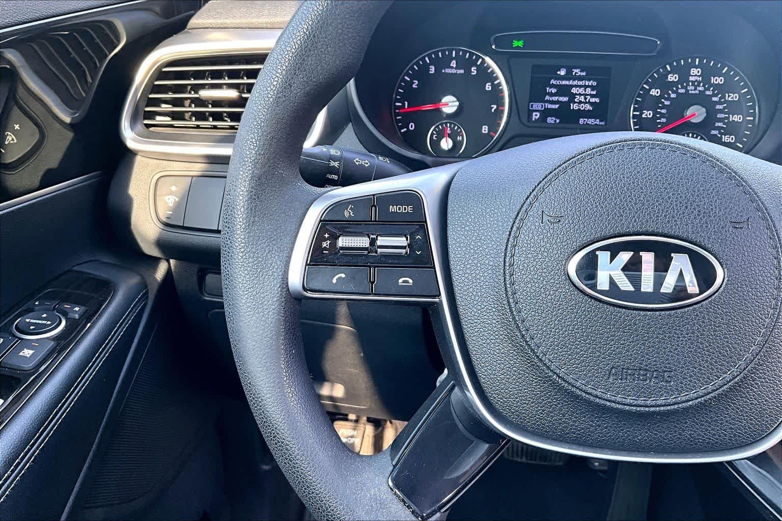 Used 2019 Everlasting Silver Kia L image 26