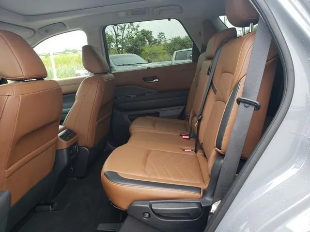 Used 2022 Gray Nissan Platinum image 12