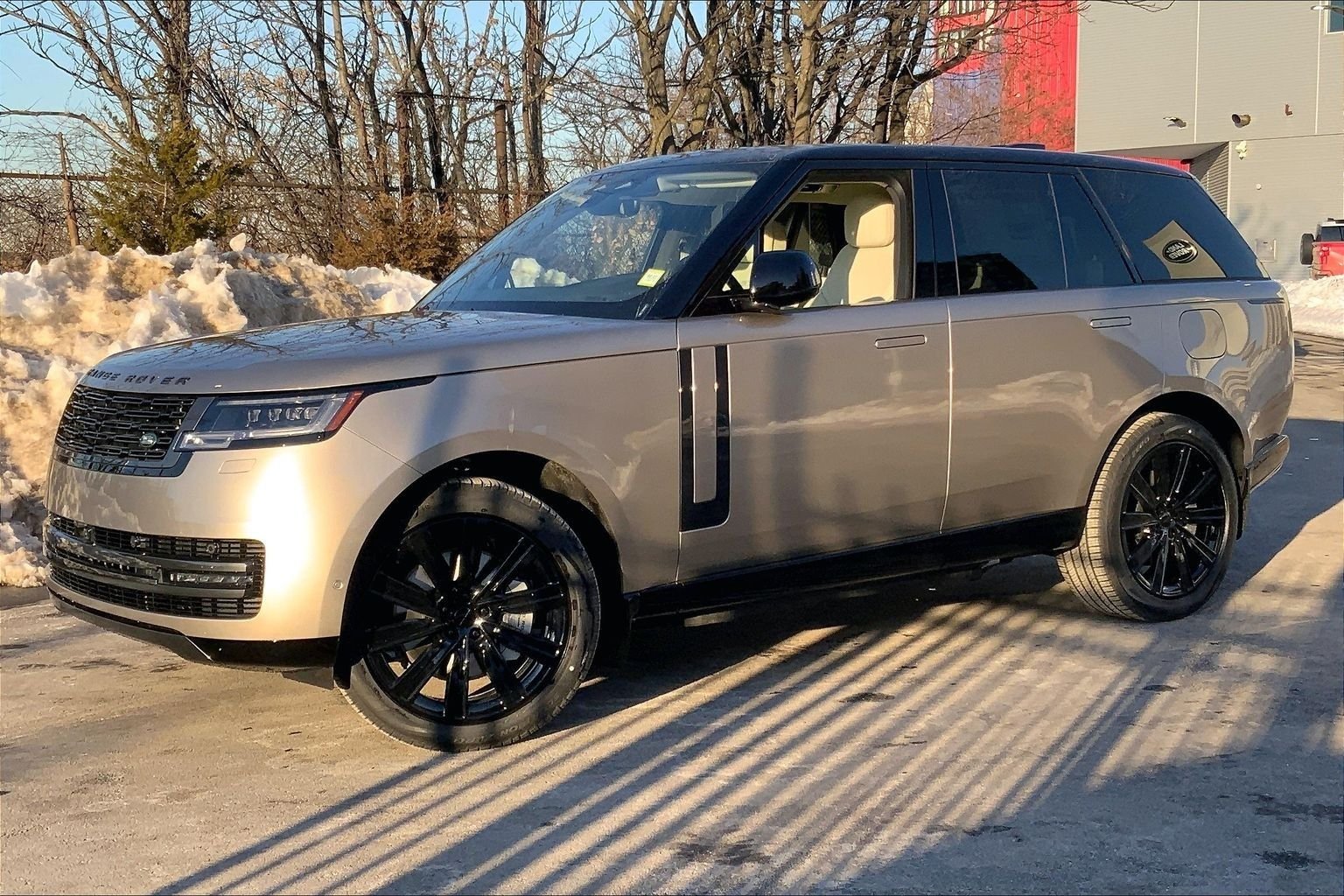 2026 Land Rover Range Rover 3.0 PHEV SE SWB's photo