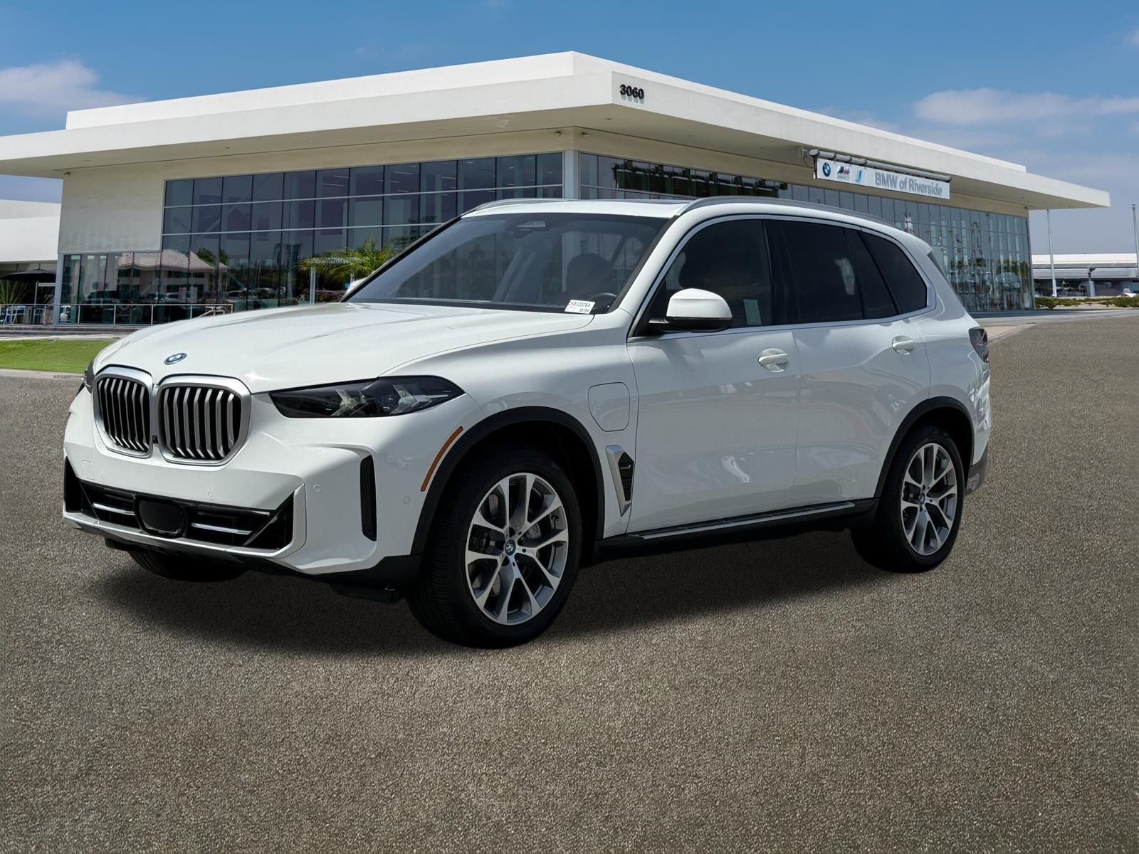 Certified Used 2024 Alpine White BMW xDrive50e image 5