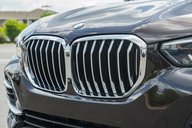 Used 2021 Brown BMW xDrive40i image 16