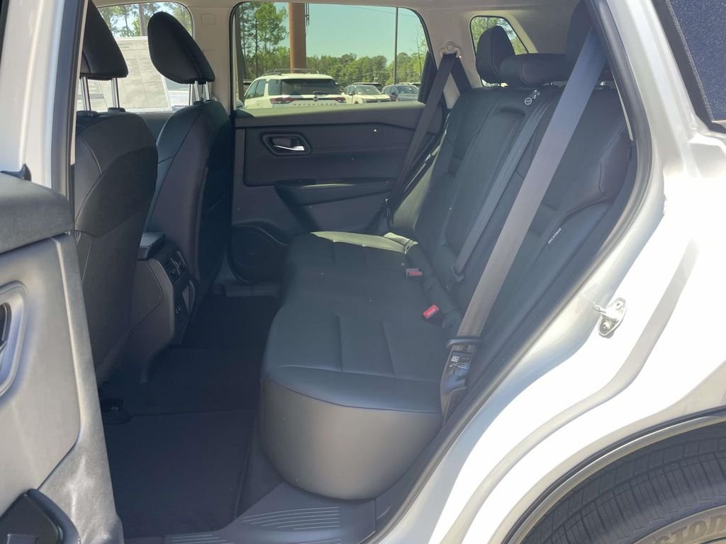 New 2026 Everest White Pearl TriCoat Nissan Dark Armor™ image 10