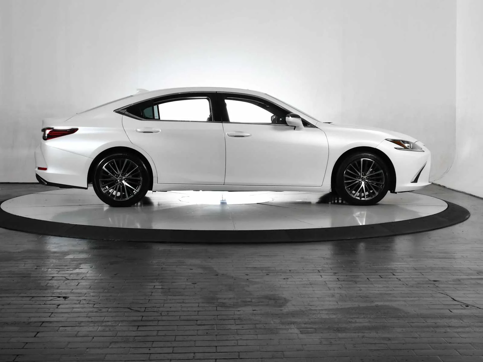 Certified Used 2023 EMINENT WHITE PEARL Lexus  image 8