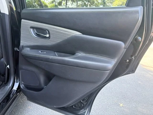 Used 2018 Black Nissan Platinum image 16