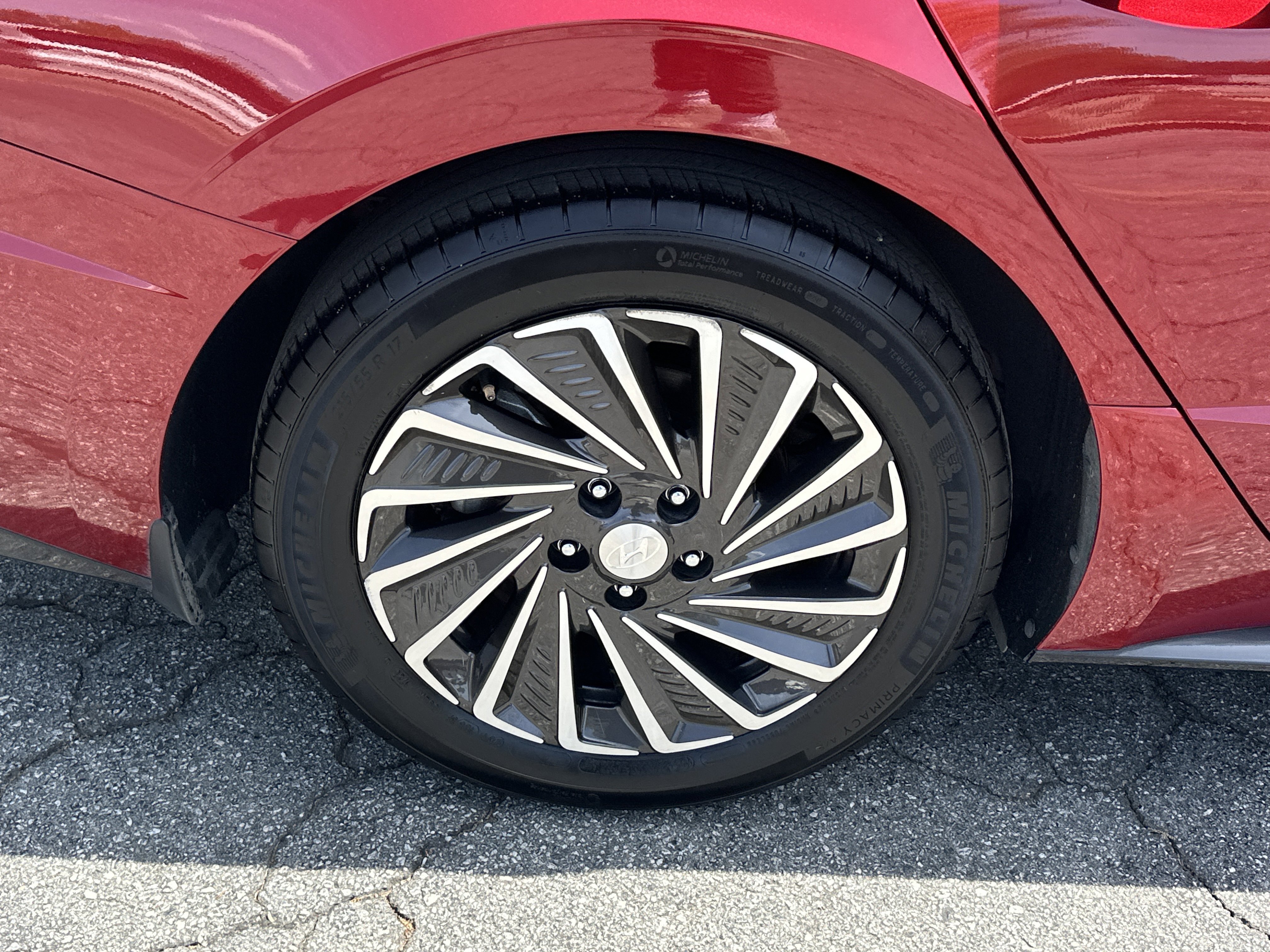 Used 2023 Ultimate Red Hyundai SEL image 19