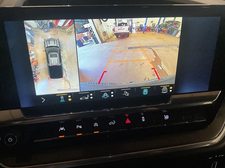 Used 2022 Black Chevrolet High Country image 23