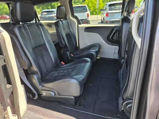 Used 2017 Gray Dodge SXT image 19