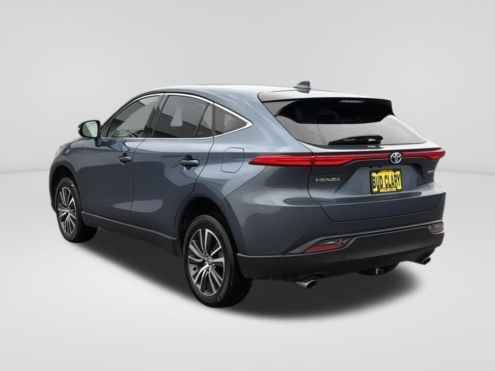 2022 Toyota Venza LE photo 3