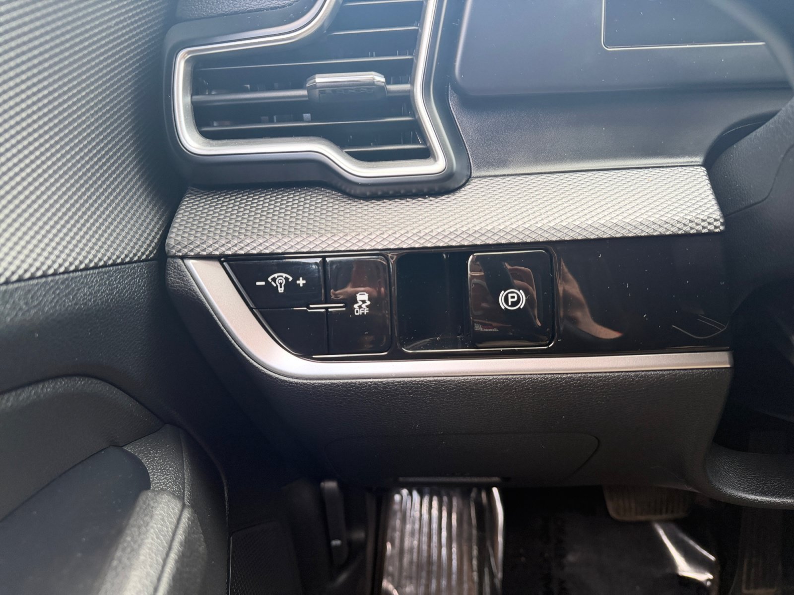 Used 2023 Steel Gray Kia LX image 17