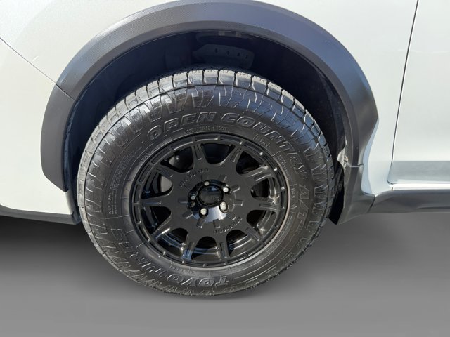 Used 2017 Crystal White Pearl Subaru 2.0i Limited image 9