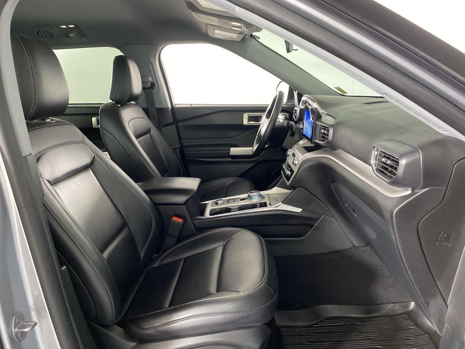 Used 2023 Iconic Silver Ford XLT image 28