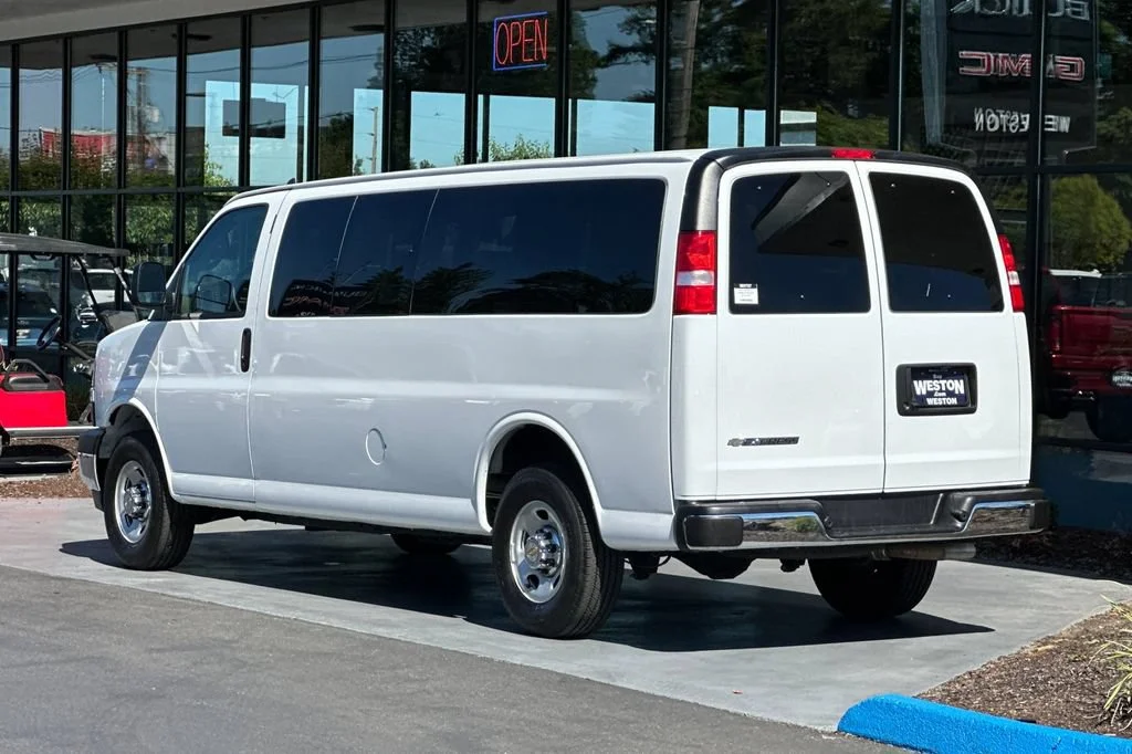 2024 Chevrolet Express Passenger LT - Photo 6