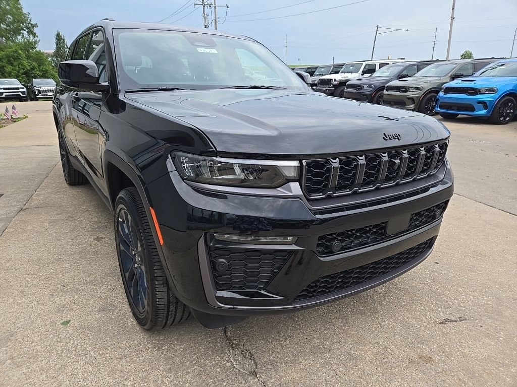 New 2026 Diamond Black Crystal Pearl-Coat Exterior Paint Jeep  image 15