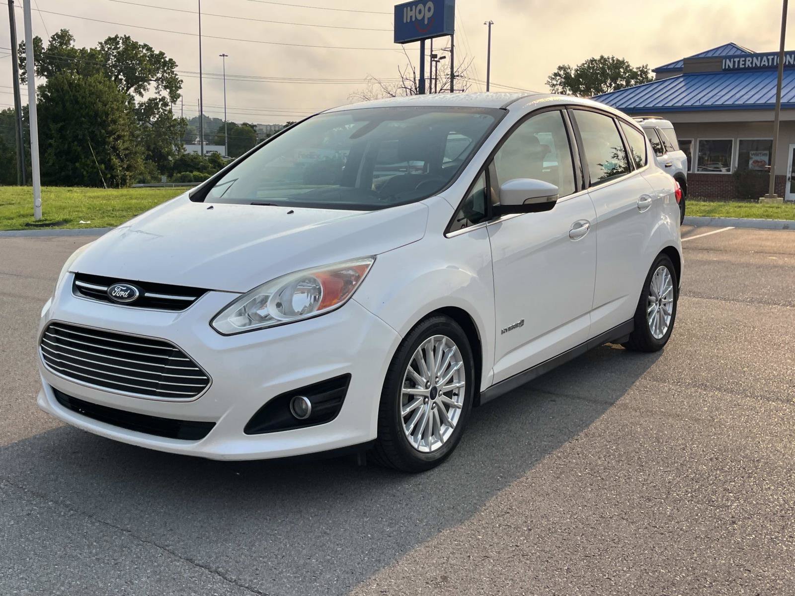 Used 2016 White Platinum Metallic Tri-Coat Ford SEL image 7