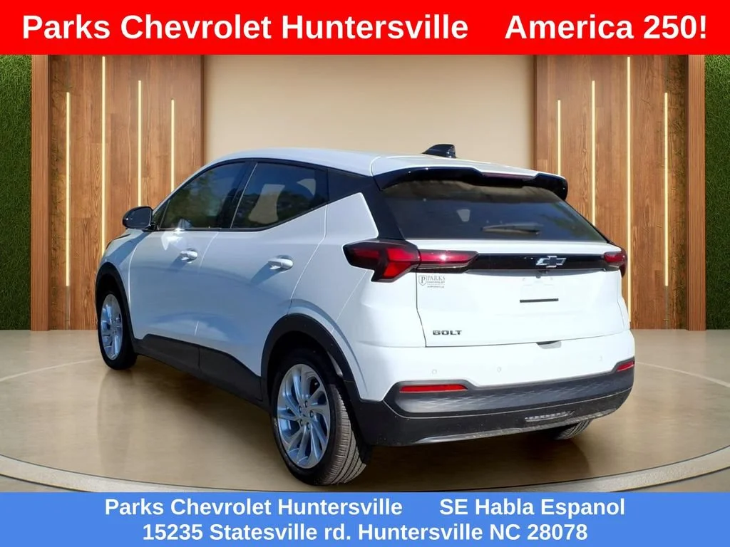 New 2027 Summit White Chevrolet LT image 28