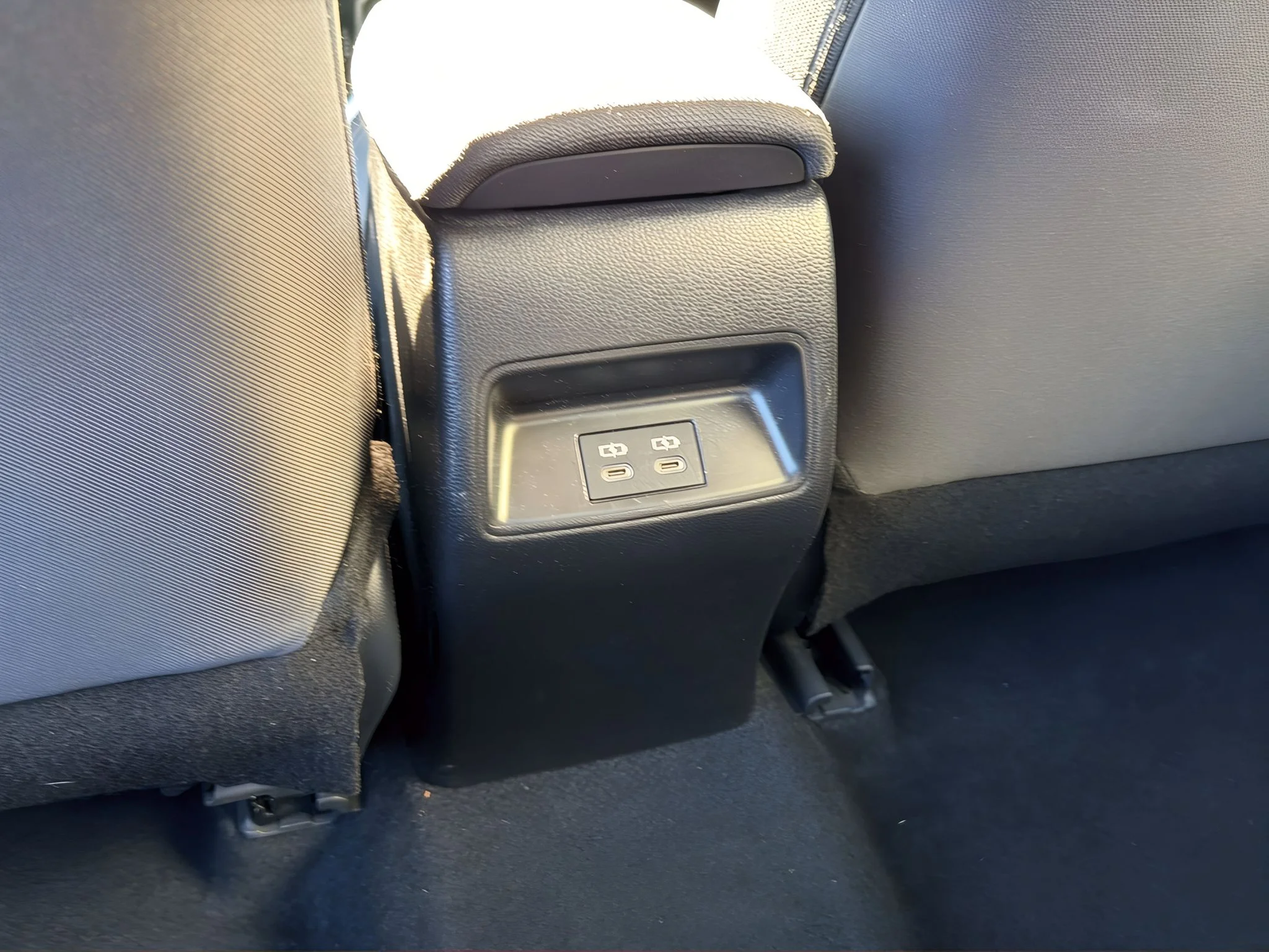 2025 Toyota Corolla LE - Photo 29