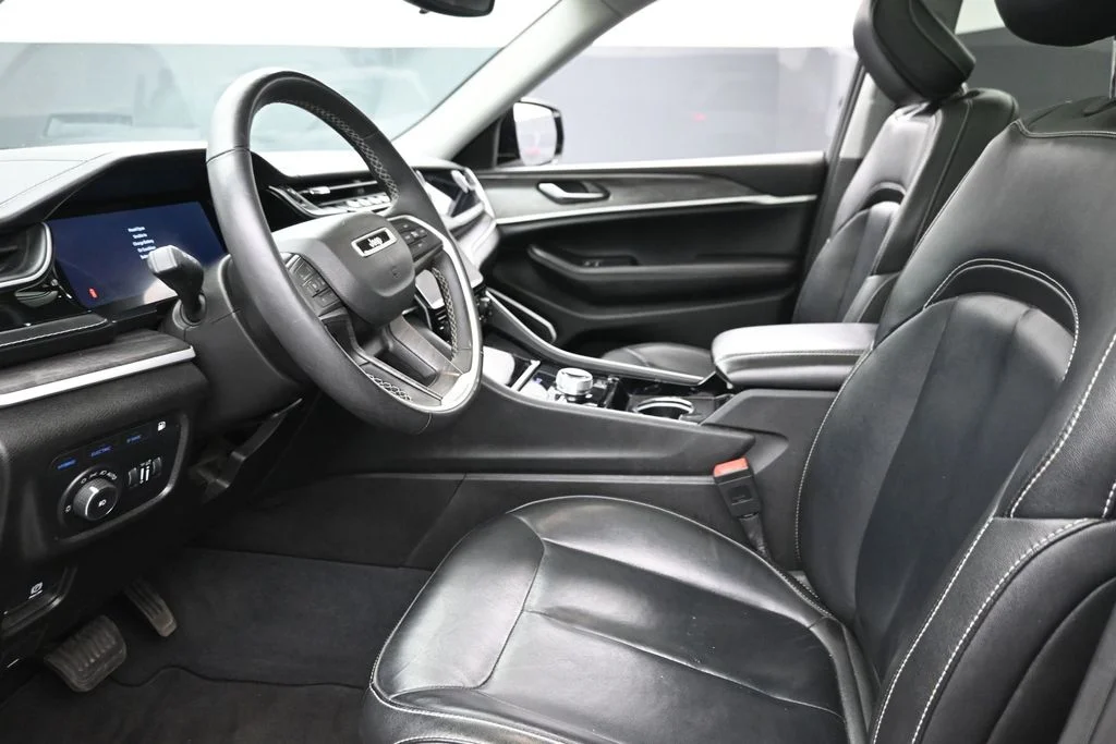 Used 2022 White Jeep 4xe image 16