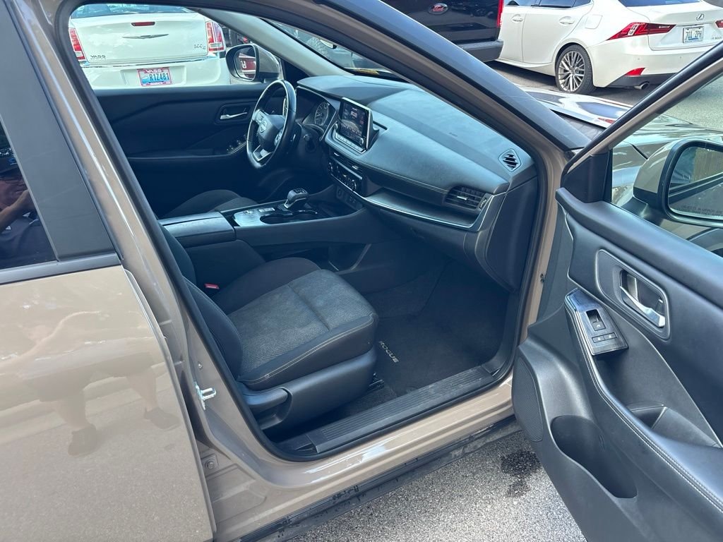 Certified Used 2025 Beige/tan Nissan SV image 37