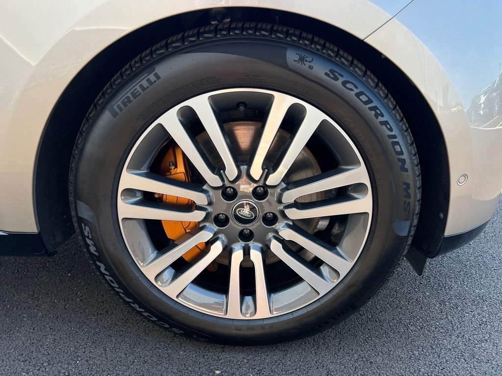 Used 2025 Gold Land Rover SE image 37