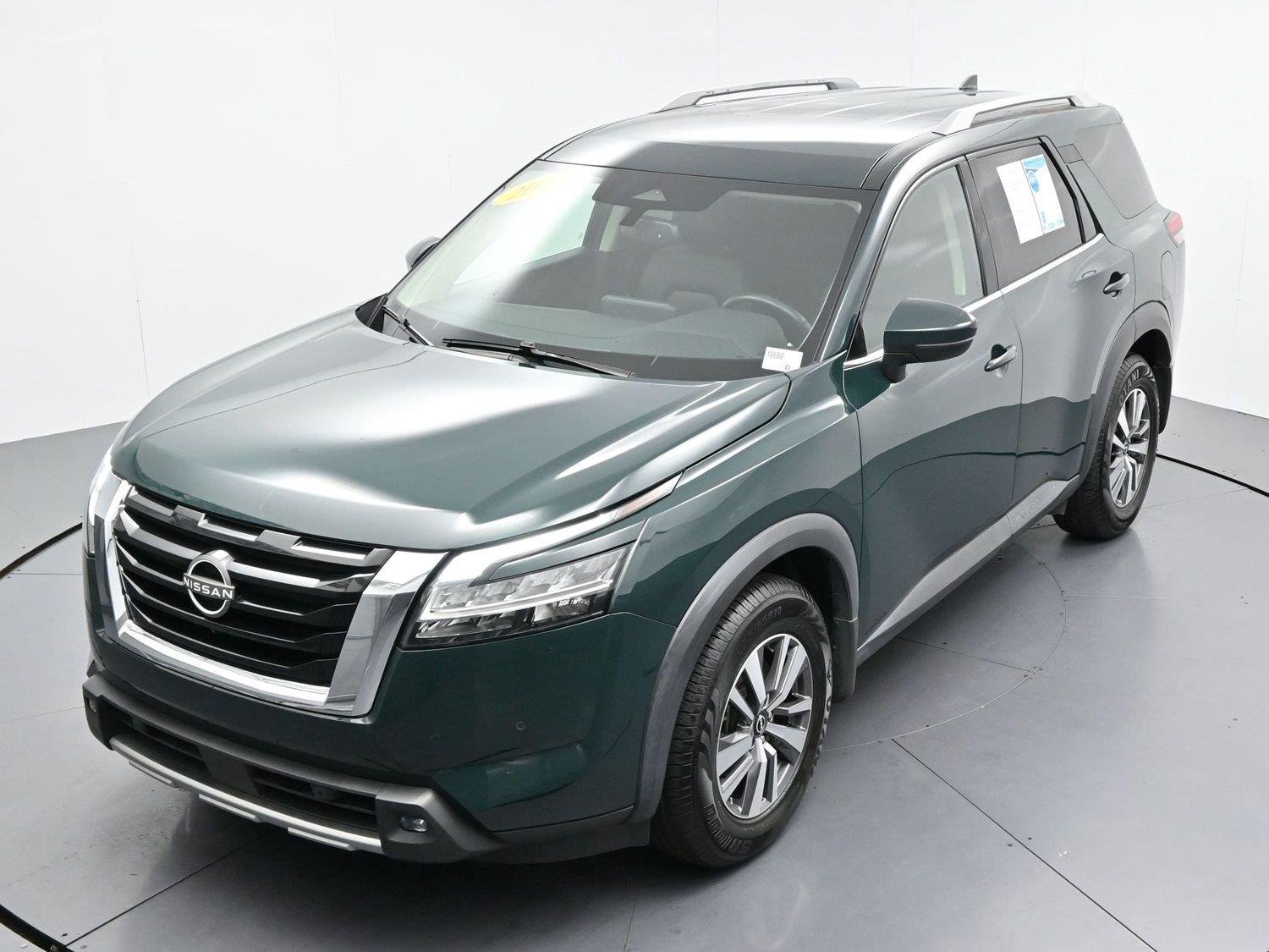 Used 2022 Green Nissan SL image 46