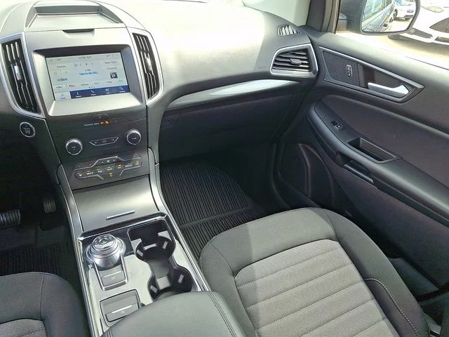 Used 2020 Black Ford SE image 16