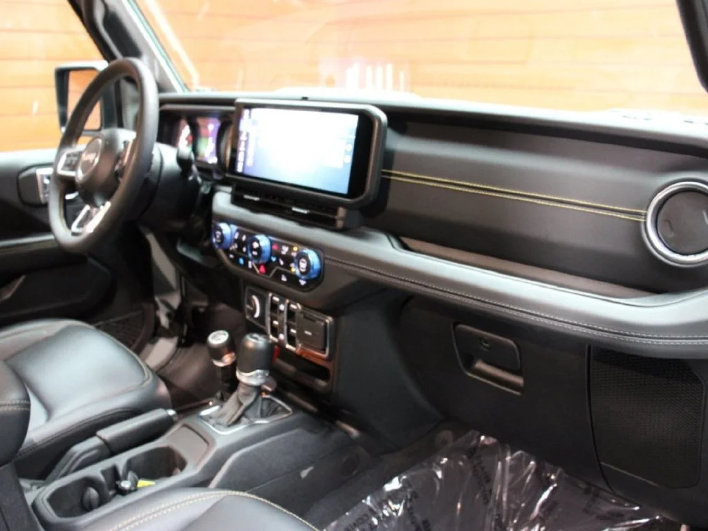 Used 2024 Earl Clearcoat Jeep Sahara 4xe image 7