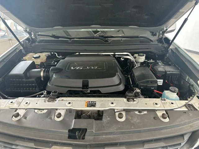 Used 2015 Silver Chevrolet LT image 19