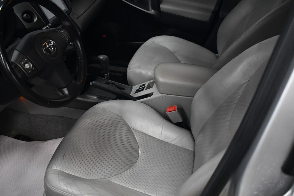Used 2010 Classic Silver Metallic Toyota Limited image 6