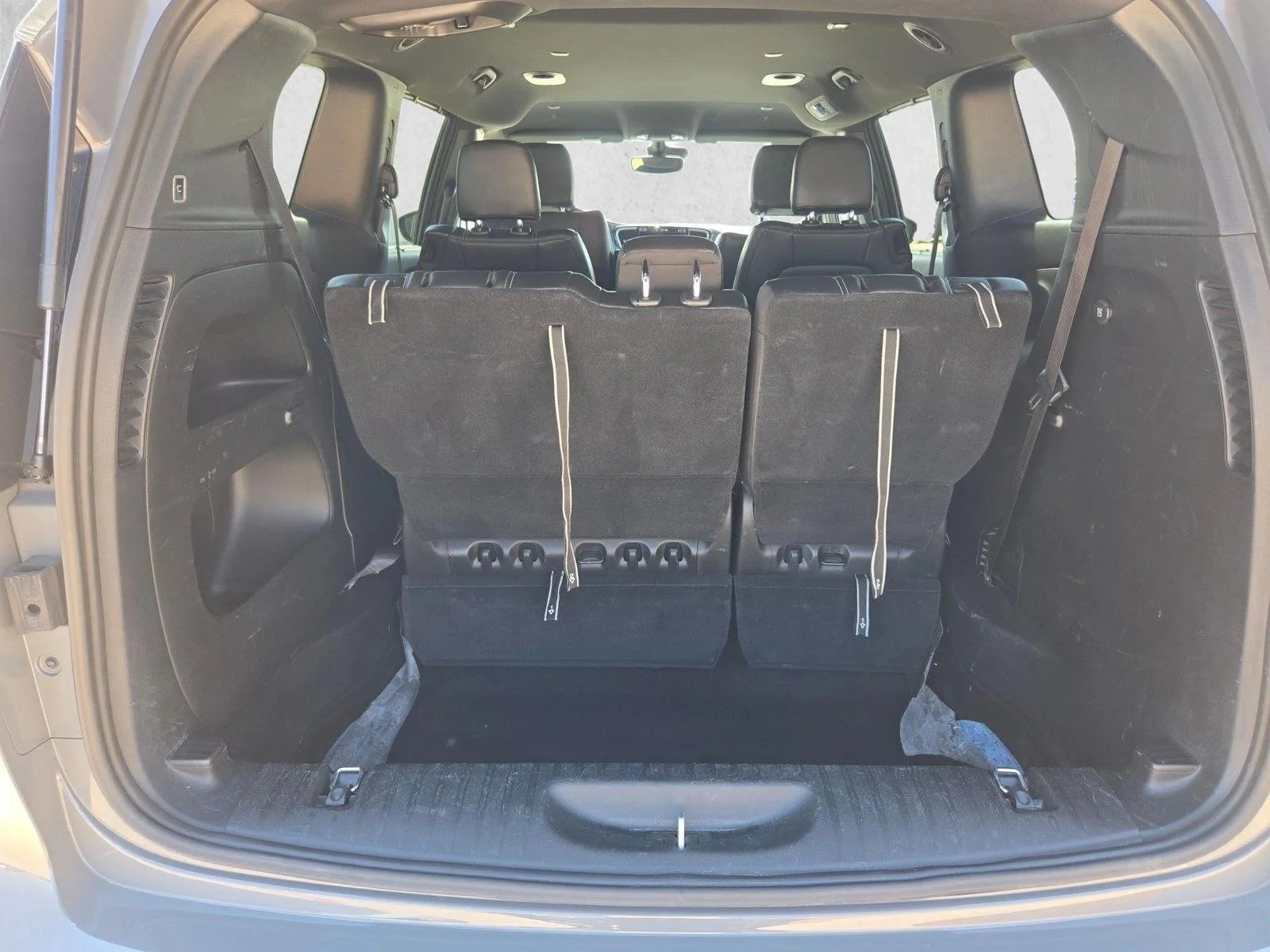 Used 2025 Ceramic Gray Clearcoat Chrysler Select image 6