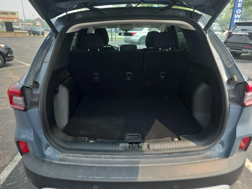 Used 2023 Vapor Blue Ford Active image 9