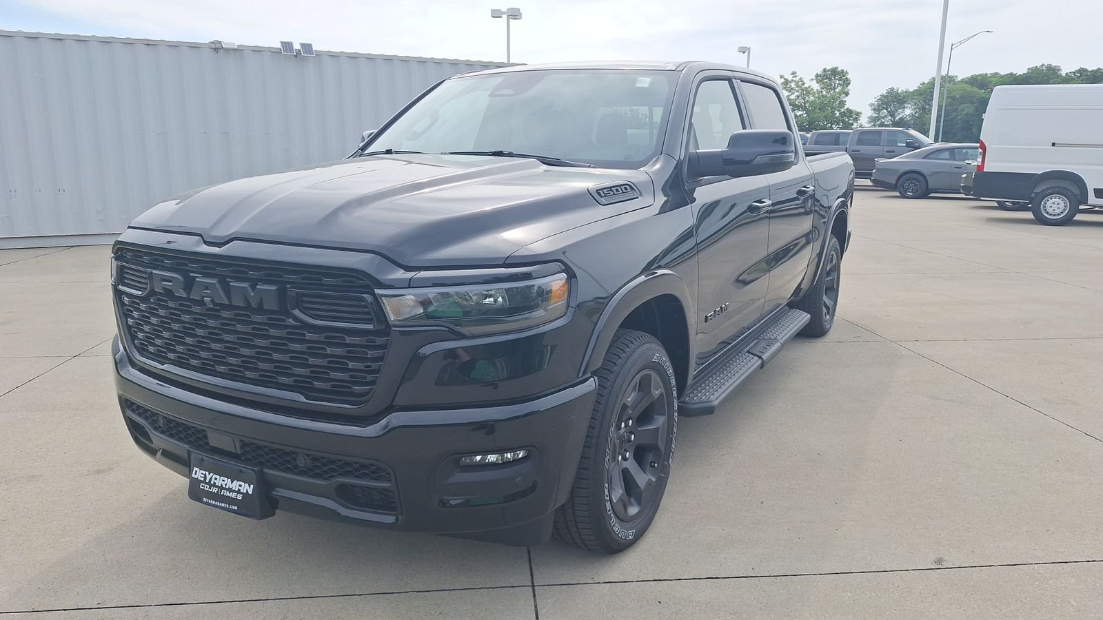 New 2026 Diamond Black Crystal Pearl-Coat Exterior Paint RAM Big Horn/Lone Star image 7