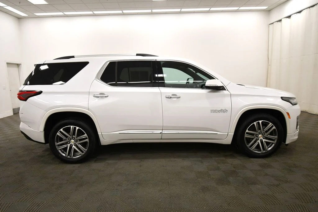 Used 2023 Beige Chevrolet High Country image 8