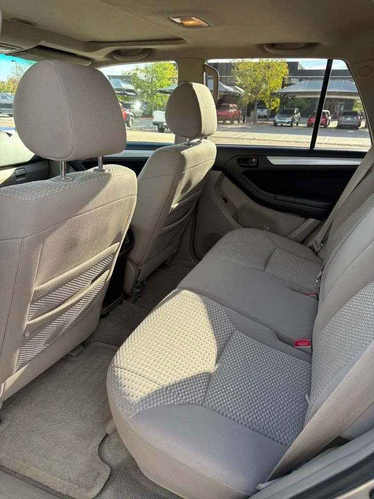 Used 2007 Gold Toyota SR5 image 13