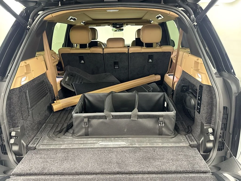 Used 2025 Black Land Rover SE image 28