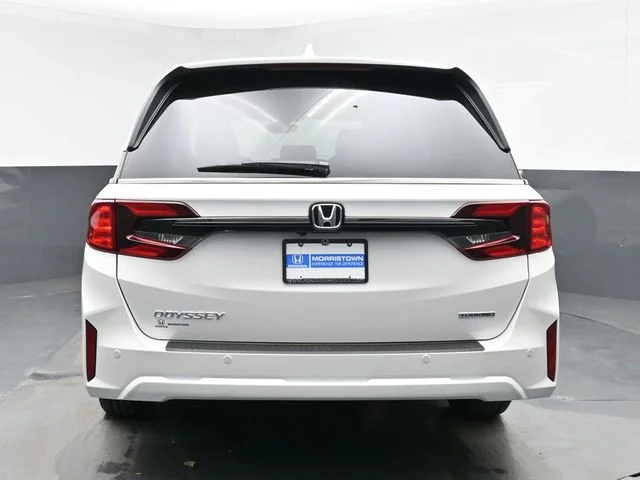 Used 2025 Platinum White Pearl Honda Touring image 9