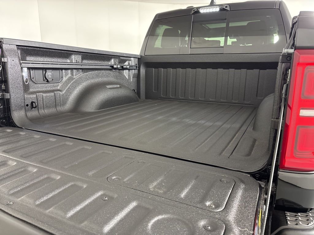 New 2026 Diamond Black Crystal Pearl-Coat Exterior Paint RAM RHO image 13