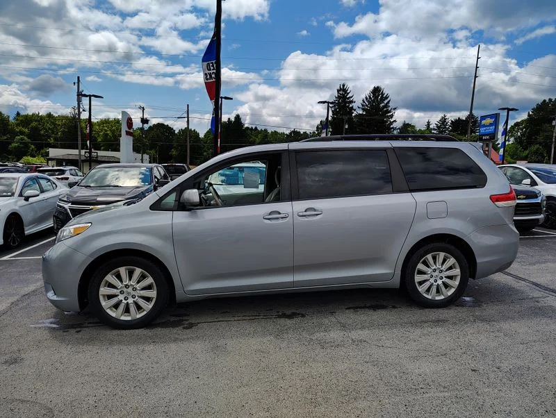 Used 2014 Silver Toyota LE image 6