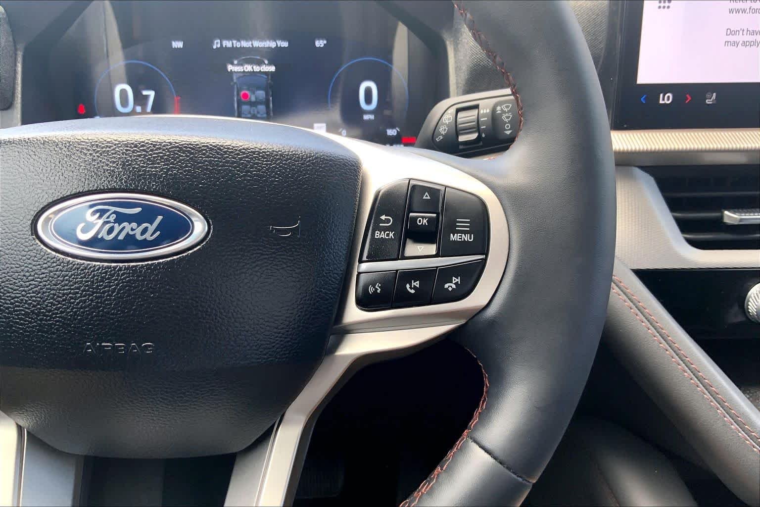Used 2025 Agate Black Metallic Ford Active image 22