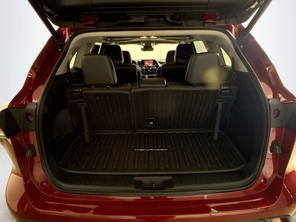 Used 2022 Ruby Flare Pearl Toyota XLE image 27