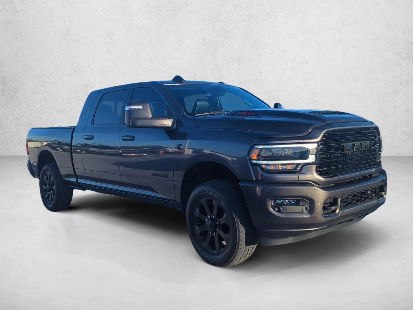 Used 2023 Granite Crystal Metallic Clearcoat Ram Laramie image 3