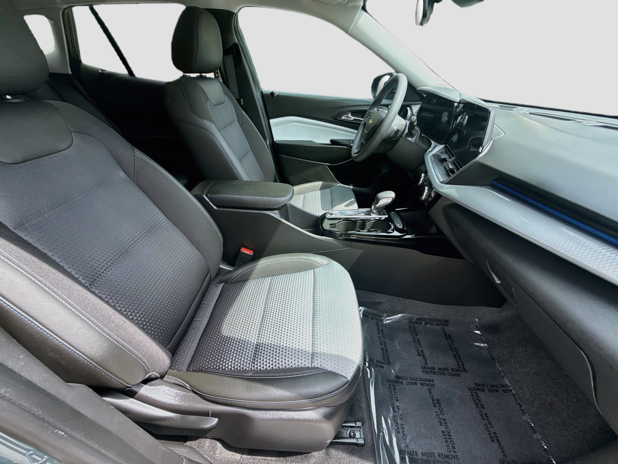 2025 Chevrolet Trax LT - Photo 28